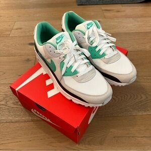 Nike Air Max 90 Shoes